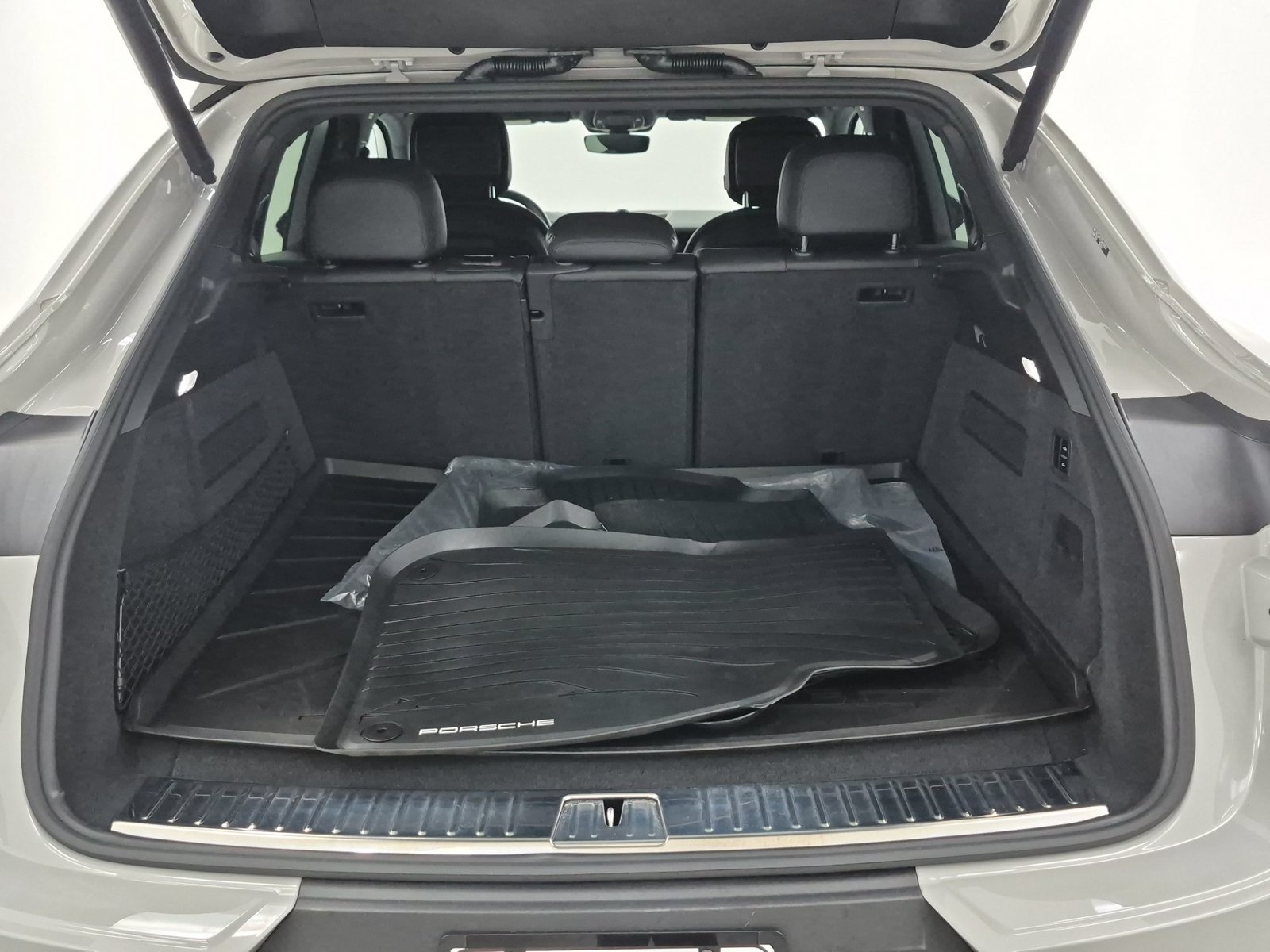 Certified 2026 Porsche Cayenne E-Hybrid Coupe AWD/4WD image 10