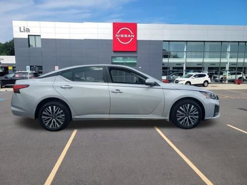 Certified 2024 Nissan Altima 2.5 SV w/ SV Premium Package AWD/4WD image 8