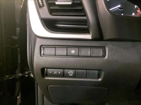 Used 2023 Nissan Rogue SV image 34