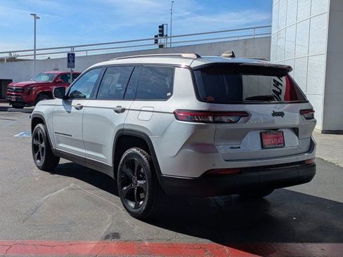 Used 2023 Jeep Grand Cherokee L Laredo AWD/4WD image 11