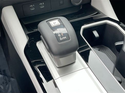 New 2025 Mitsubishi Outlander SE image 17