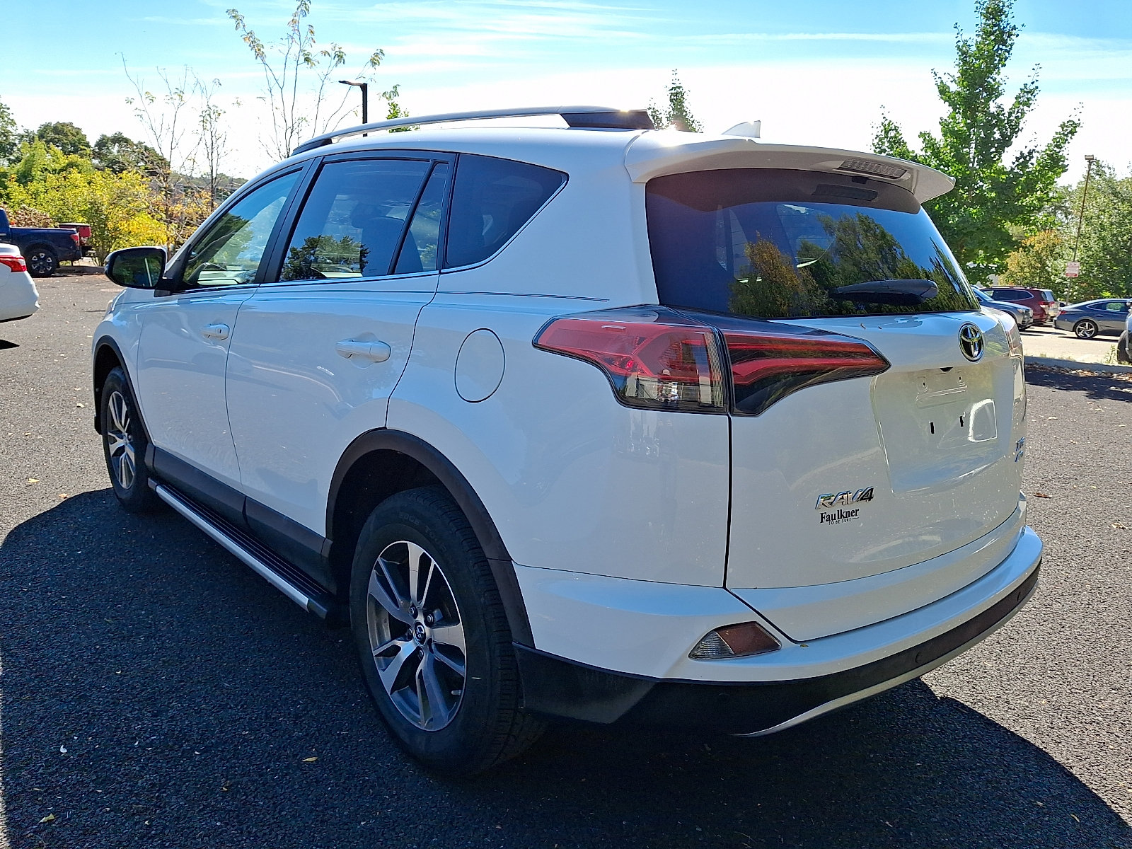 Used 2018 Toyota RAV4 XLE AWD/4WD image 4