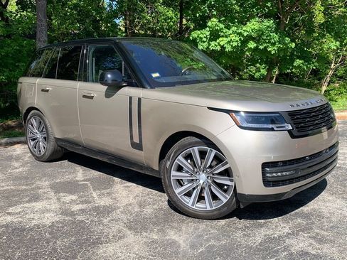 Used 2023 Land Rover Range Rover SE AWD/4WD image 2