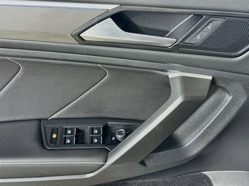 Certified 2023 Volkswagen Tiguan SE R-Line AWD/4WD image 11