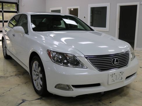 Used 2008 Lexus LS 460 L w/ Preferred Accessory Pkg RWD image 1