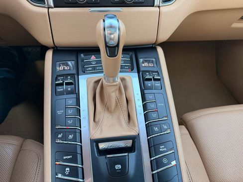 Used 2015 Porsche Macan S w/ Premium Package Plus image 32