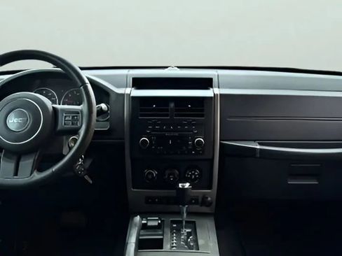 Used 2012 Jeep Liberty Sport AWD/4WD image 24