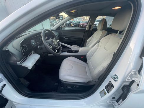 Used 2025 Hyundai Elantra Limited image 29