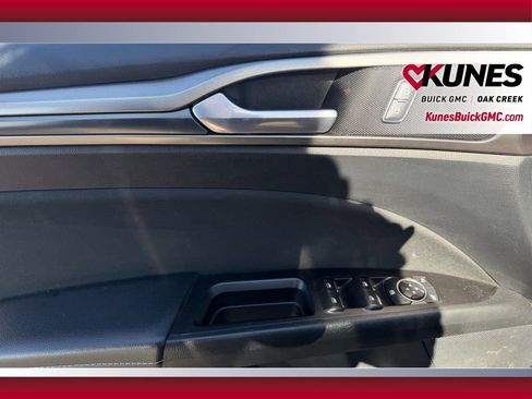 Used 2017 Ford Fusion SE w/ Equipment Group 201A image 6