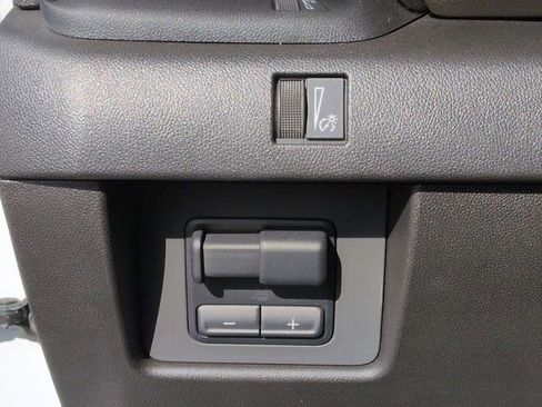 Certified 2025 GMC Canyon Denali image 15