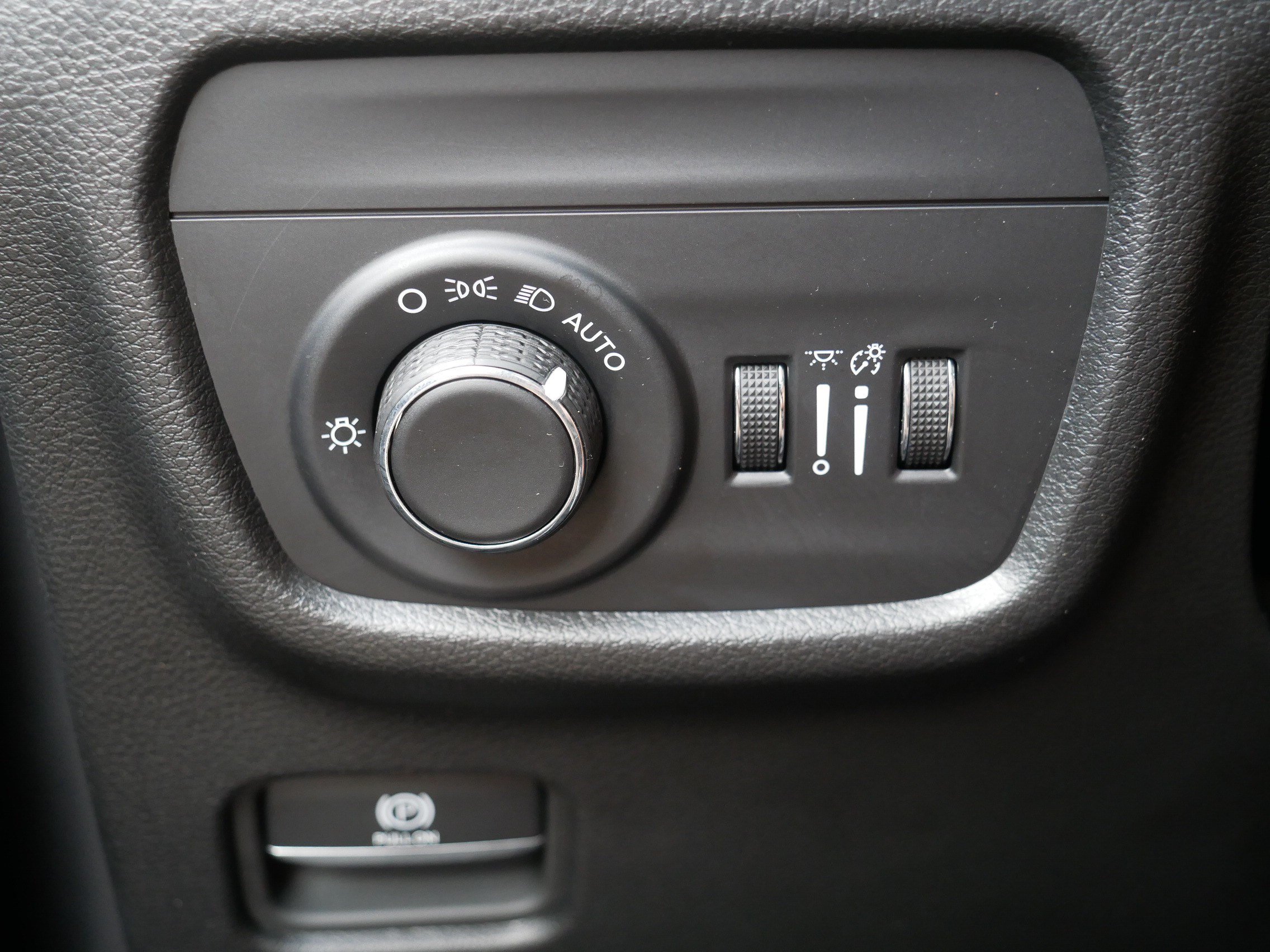 Used 2023 Jeep Grand Cherokee L Laredo AWD/4WD image 26