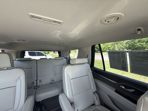 Used 2023 GMC Yukon Denali AWD/4WD image 12