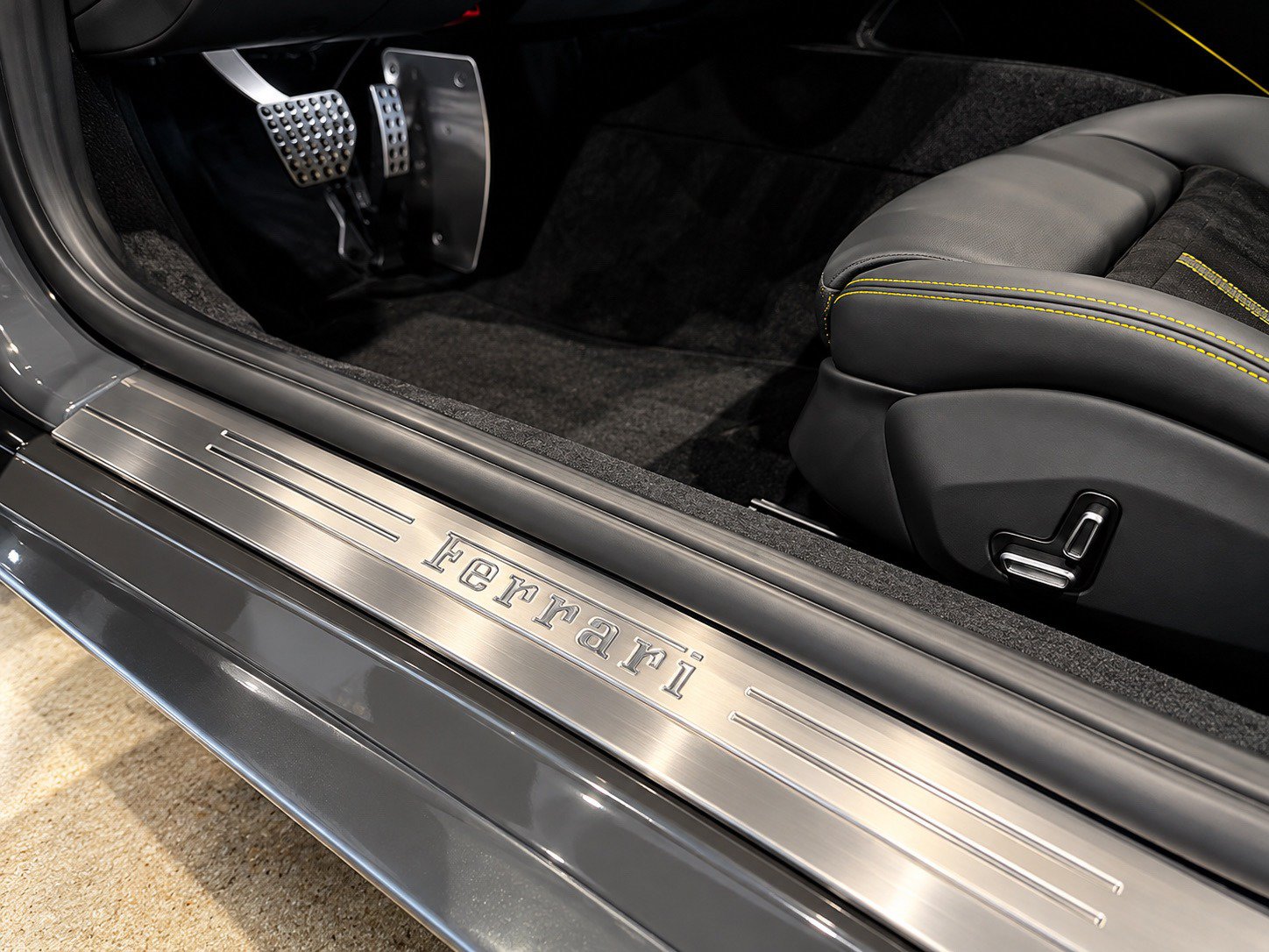 Used 2026 Ferrari Roma Spider RWD image 20