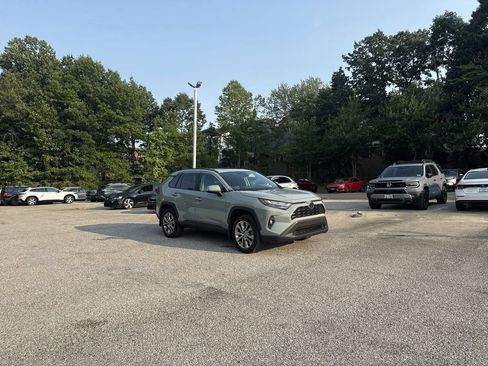 Used 2022 Toyota RAV4 XLE Premium AWD/4WD image 2