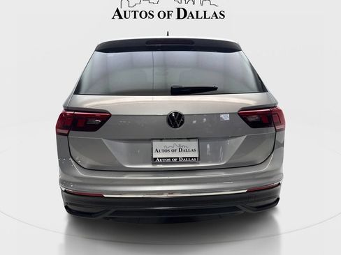 Used 2023 Volkswagen Tiguan SE w/ Panoramic Sunroof Package FWD image 7