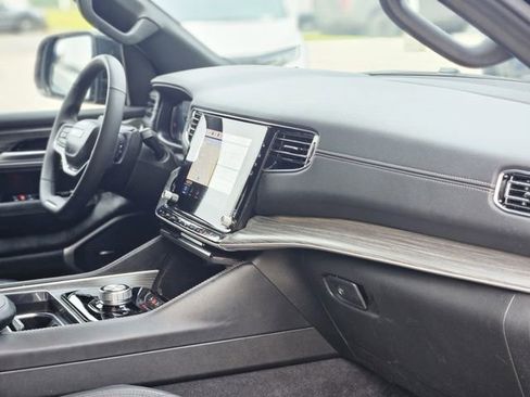 Used 2024 Jeep Wagoneer L Series II w/ Flexible Seating Group RWD image 13