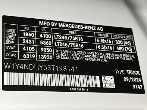 Used 2025 Mercedes-Benz Sprinter 2500 image 35