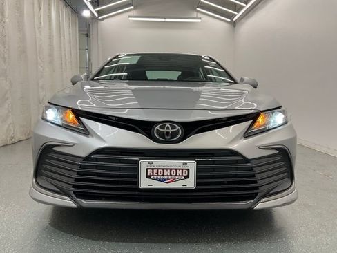 Used 2022 Toyota Camry LE FWD image 3