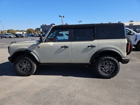 New 2025 Ford Bronco Badlands image 7