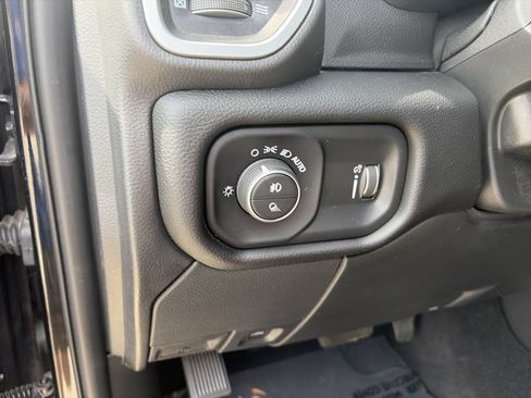 Used 2024 RAM 2500 Big Horn w/ Night Edition AWD/4WD image 19