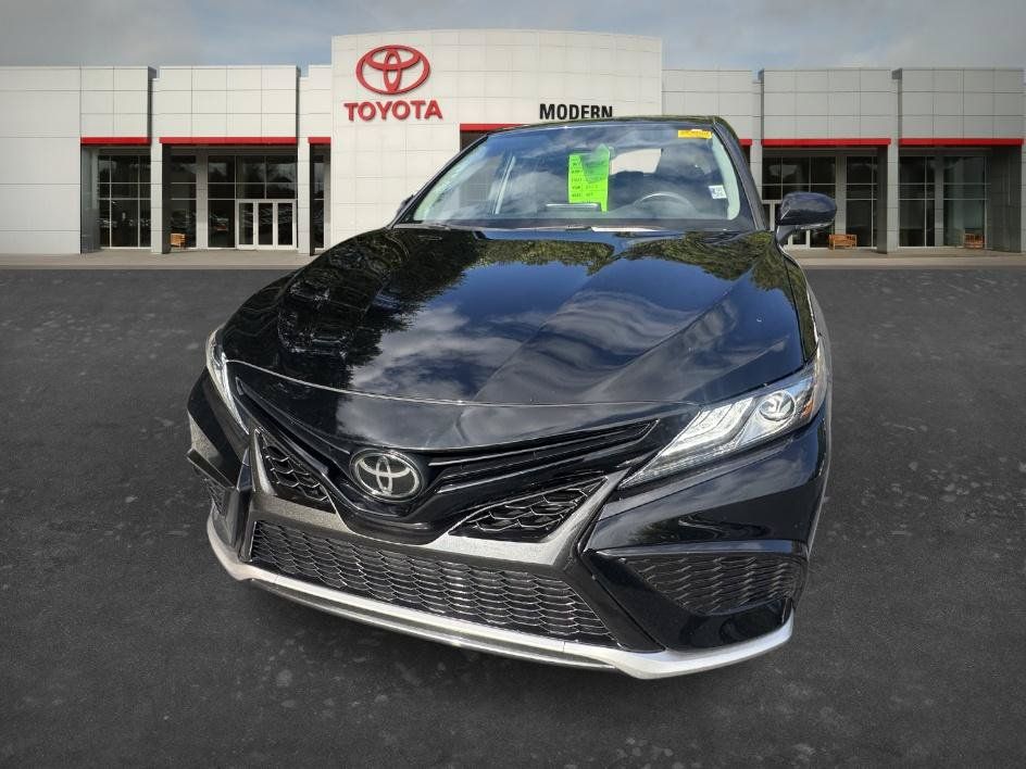 Used 2023 Toyota Camry XSE FWD image 3