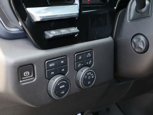 Used 2023 Chevrolet Silverado 1500 High Country w/ High Country Premium Package AWD/4WD image 13