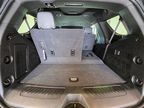 Used 2025 Chevrolet Tahoe LT AWD/4WD image 9