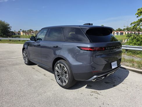 Used 2026 Land Rover Range Rover Sport SE AWD/4WD image 2