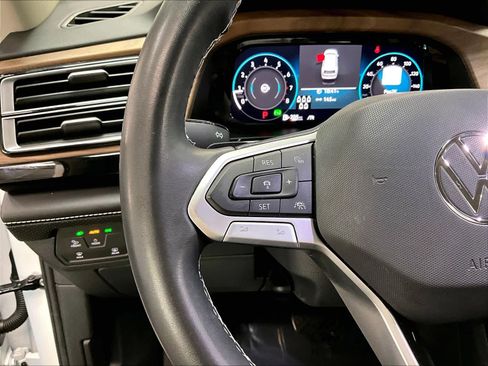 Used 2024 Volkswagen Atlas SE image 21