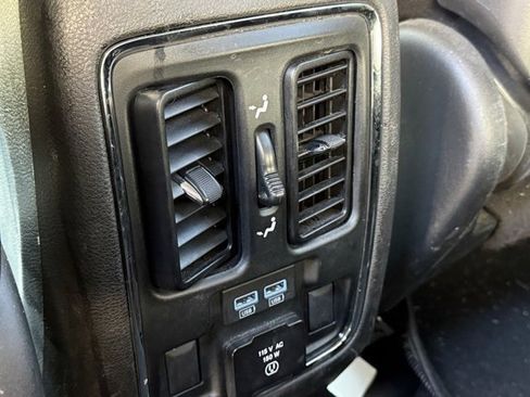 Used 2021 Jeep Grand Cherokee Limited image 24