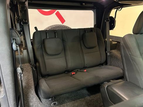 Used 2019 Jeep Wrangler Sport AWD/4WD image 12