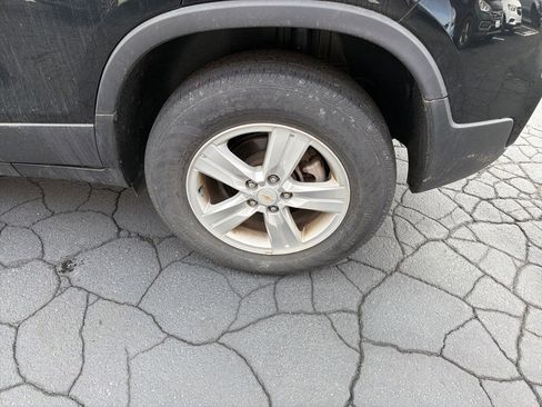 Certified 2022 Chevrolet Trax LS w/ Tint and Cruise Package image 11