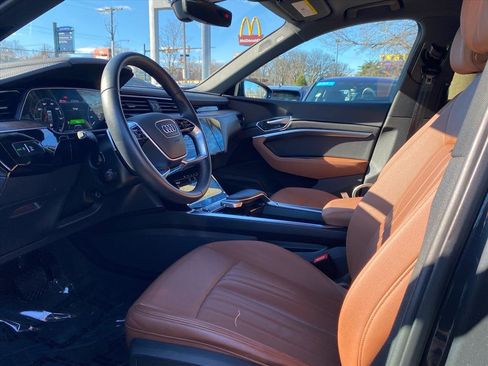 Used 2022 Audi e-tron Premium Plus image 10