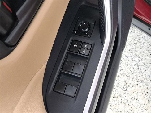 Used 2019 Toyota RAV4 LE image 22