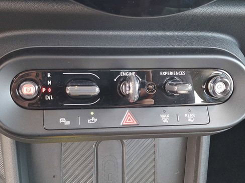 Used 2025 MINI Cooper 2-Door Hardtop FWD image 25