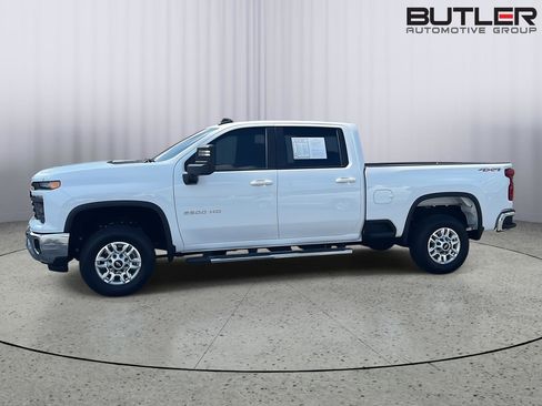 Used 2025 Chevrolet Silverado 2500 LT w/ Convenience Package image 3