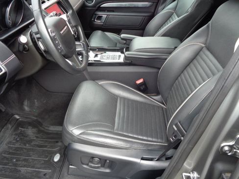 Used 2017 Land Rover Discovery First Edition image 25