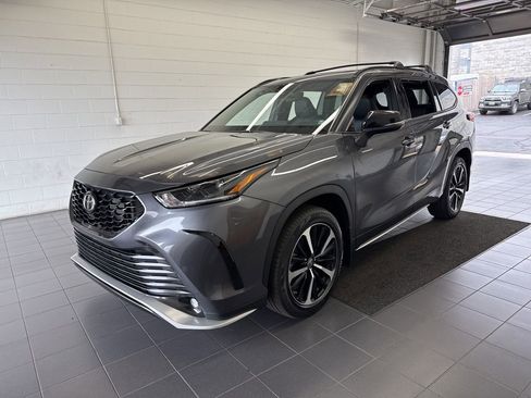 Used 2023 Toyota Highlander XSE AWD/4WD image 4