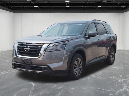 Used 2025 Nissan Pathfinder SV AWD/4WD image 1