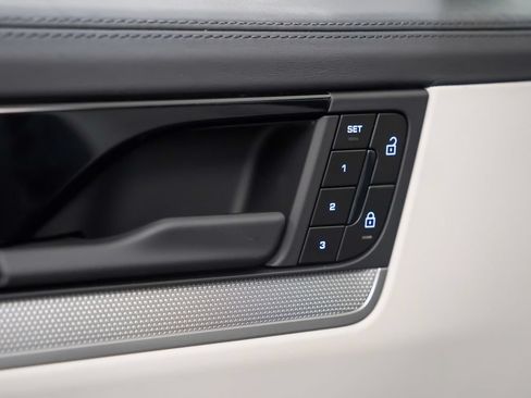 Certified 2026 Porsche Cayenne S AWD/4WD image 22