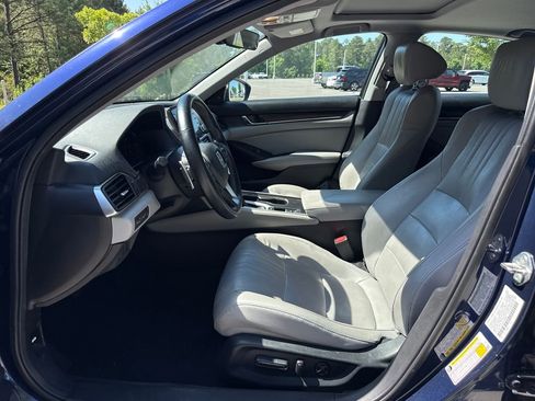 Used 2018 Honda Accord Touring image 12