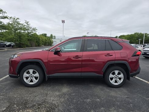 Used 2021 Toyota RAV4 XLE AWD/4WD image 4