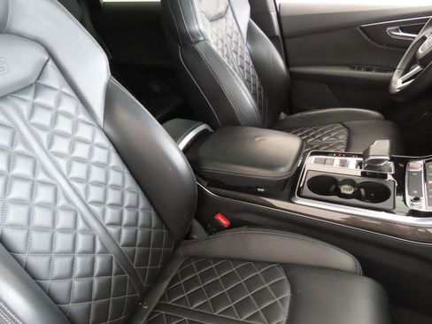 Used 2020 Audi SQ7 Premium Plus w/ SQ7 Black Optic Package image 29