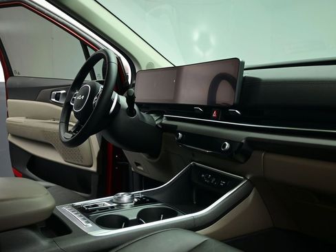 Used 2025 Kia Carnival EX image 64