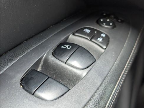 Used 2018 Nissan Pathfinder S FWD image 18