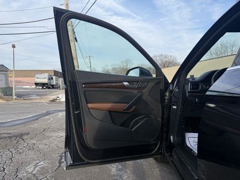 Used 2019 Audi Q5 2.0T Premium w/ Convenience Package image 13