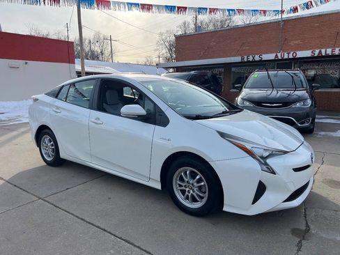 Used 2016 Toyota Prius Two image 4