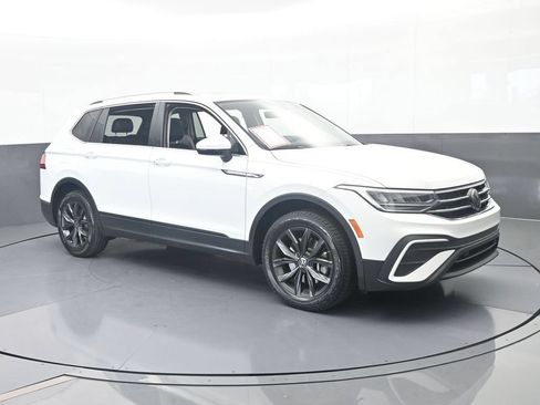 Used 2024 Volkswagen Tiguan SE FWD image 8