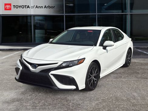 Used 2024 Toyota Camry SE FWD image 7