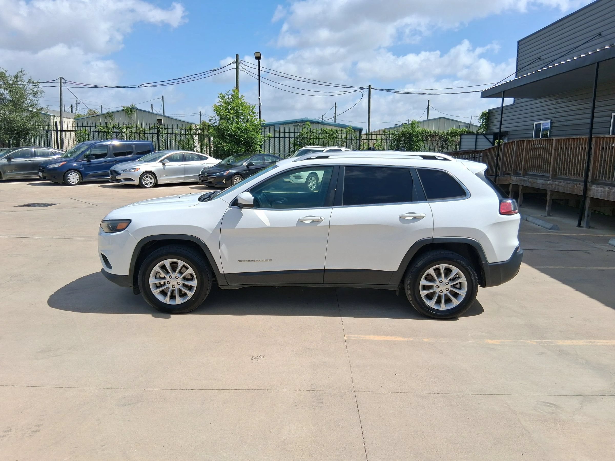 Used 2019 Jeep Cherokee Latitude w/ Popular Appearance Group AWD/4WD image 3